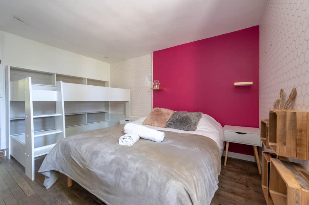 Chambre 05 avec lit double et un lit simple