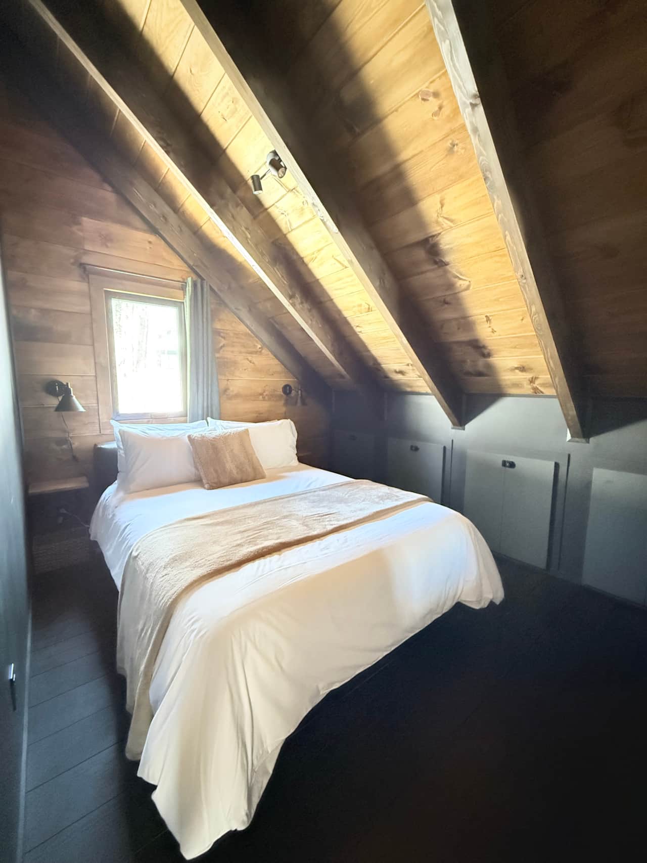 Queen bedroom # 1 upstairs