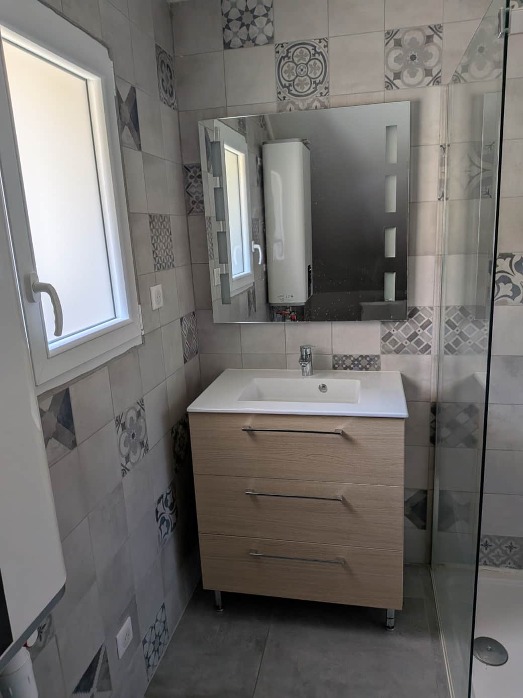 Salle de bain avec meuble vasque et mirroir anti-buée