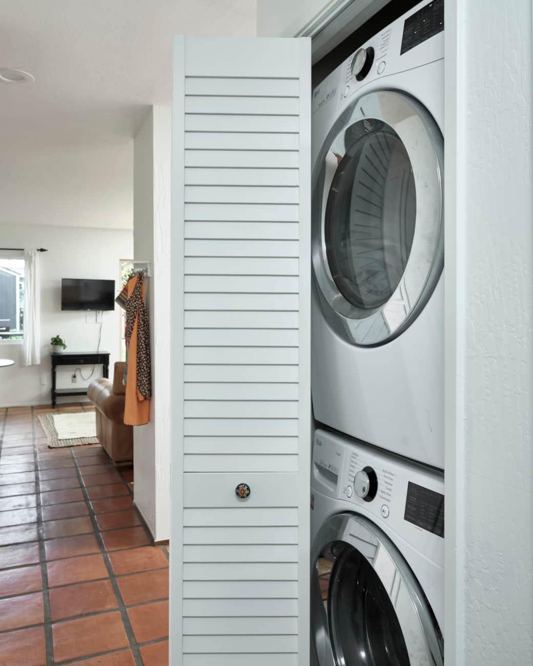 Easy access washer and dryer