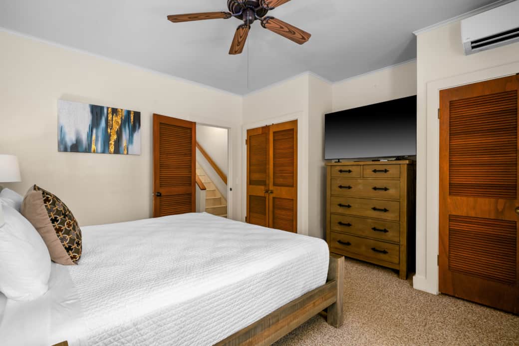 Spacious retreat with AC, smart TV, and laid-back island comfort