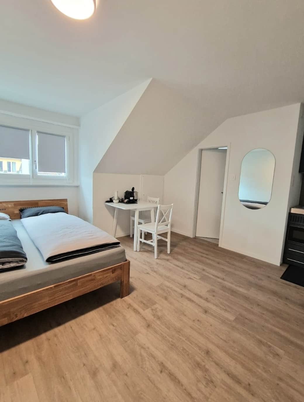 Sitzgelegenheit und Kaffemaschine