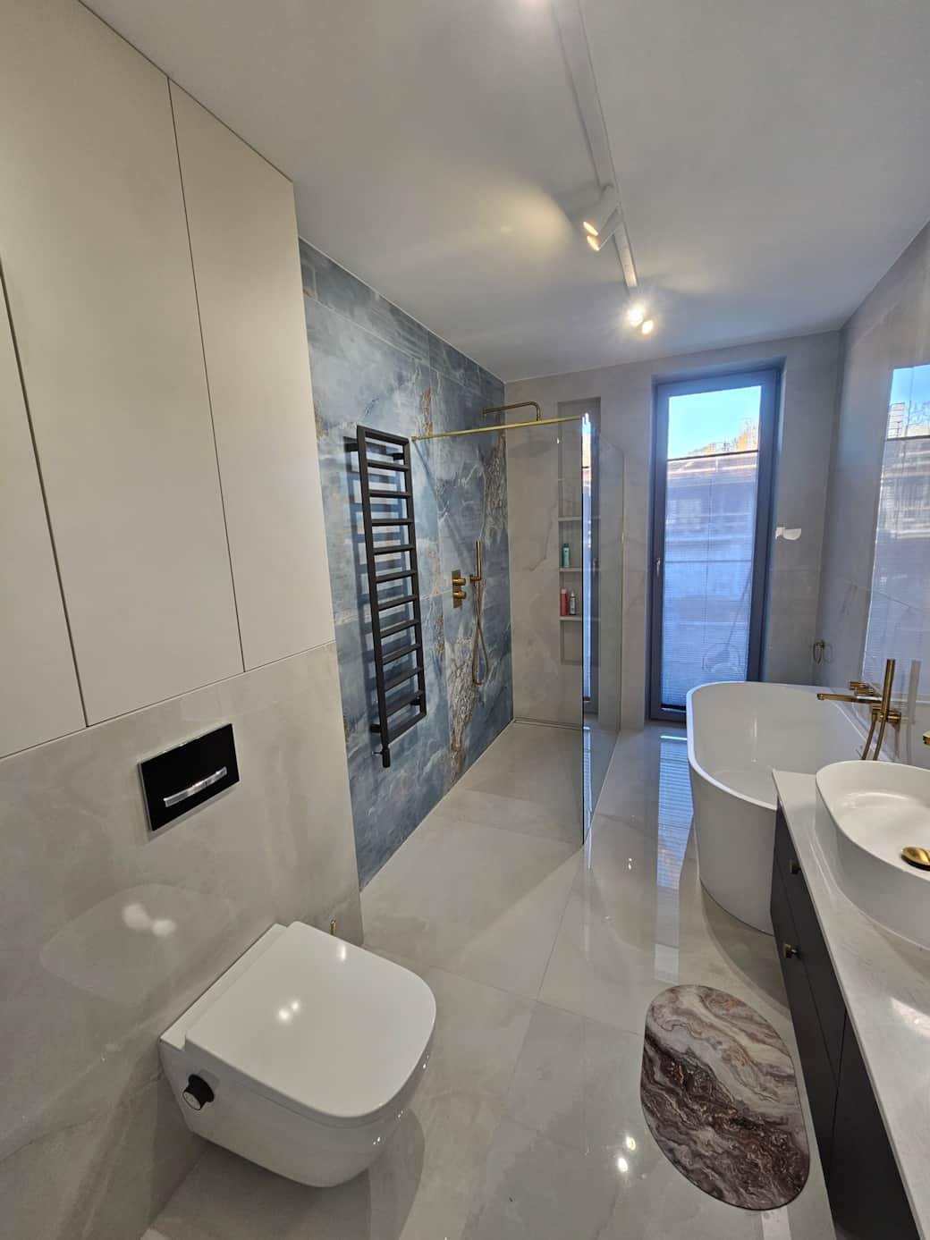 Main bathroom