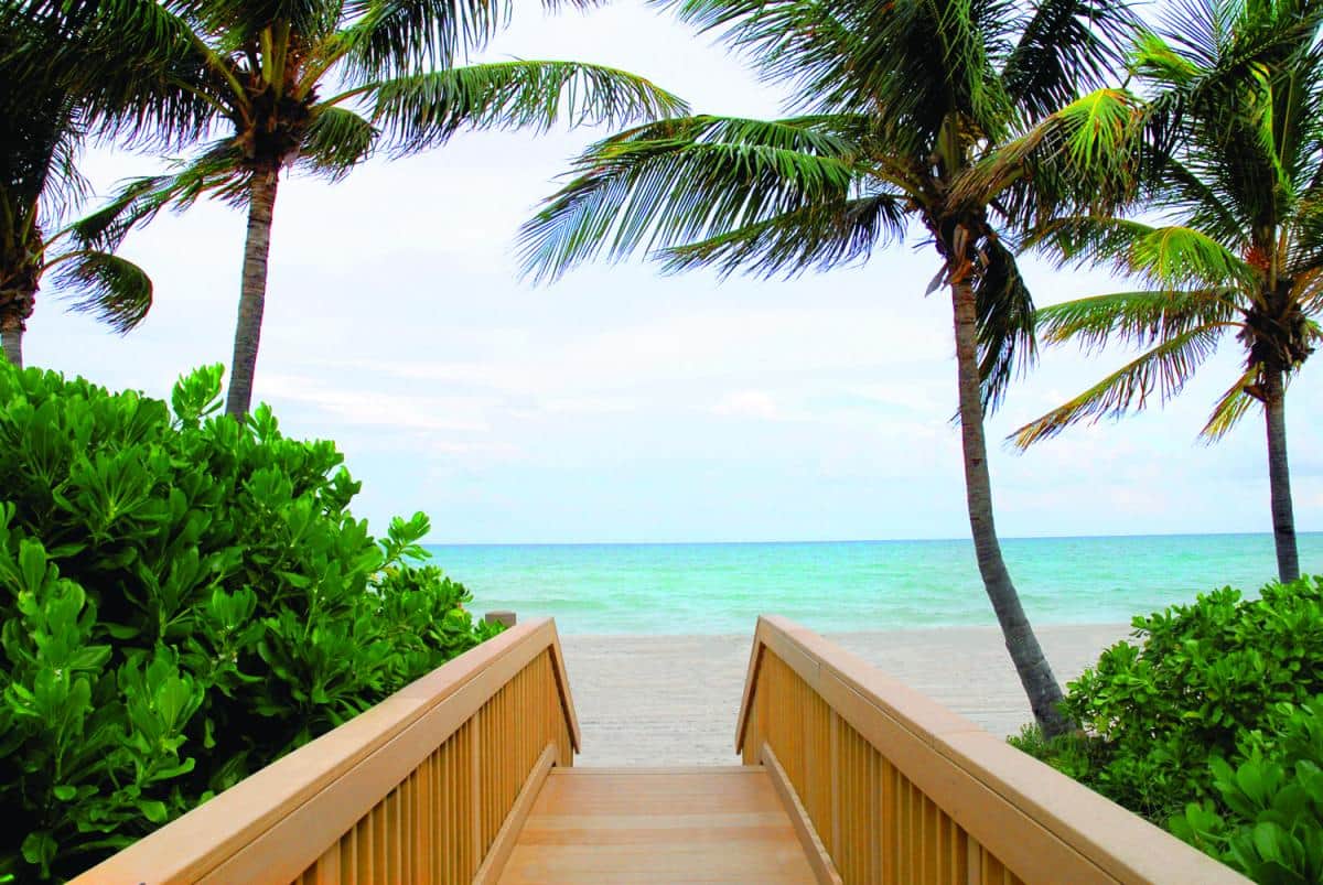 Beach is 10 Min Drive