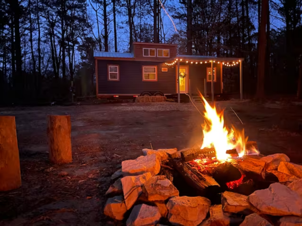 Enjoy a warm fire around the fire pit! Enjoy a warm fire around the fire pit!