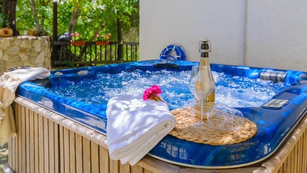 Jacuzzi para 5 personas, coste adicional de 60€ o 20€ por noche