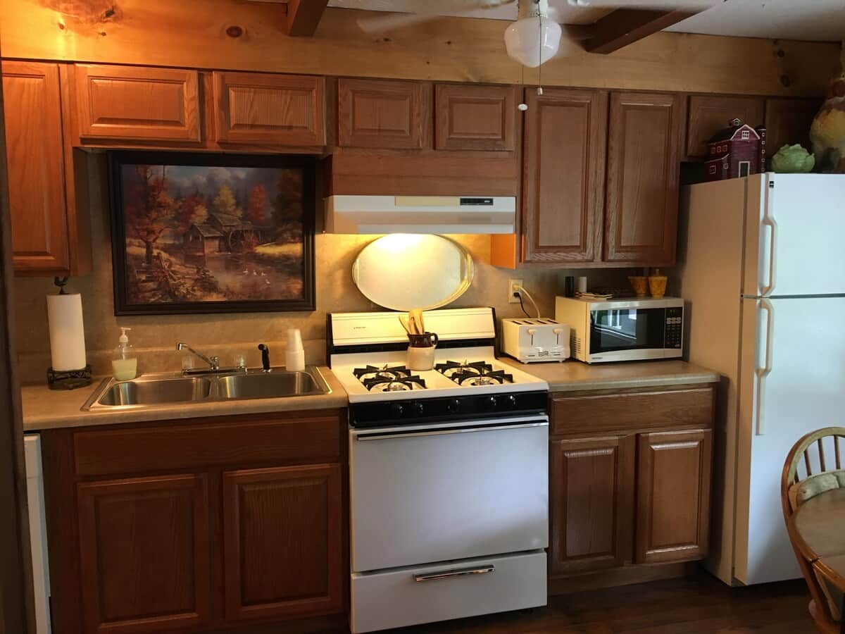 The full kitchen has a dishwasher too!