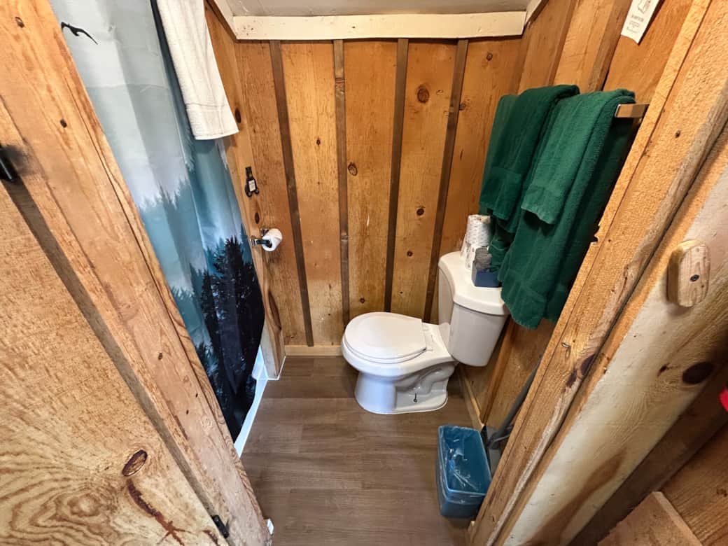 Cabin 6 bathroom
