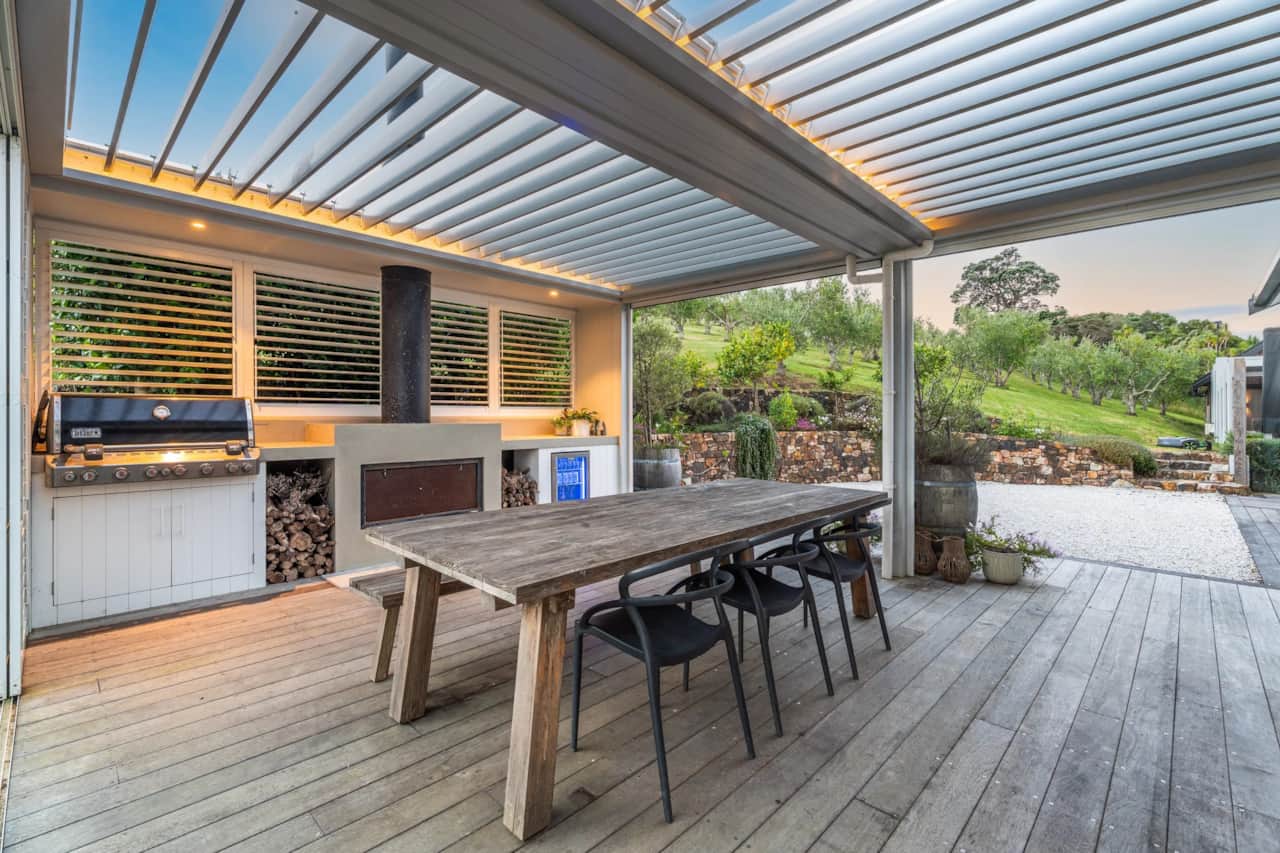 Alfresco courtyard dining