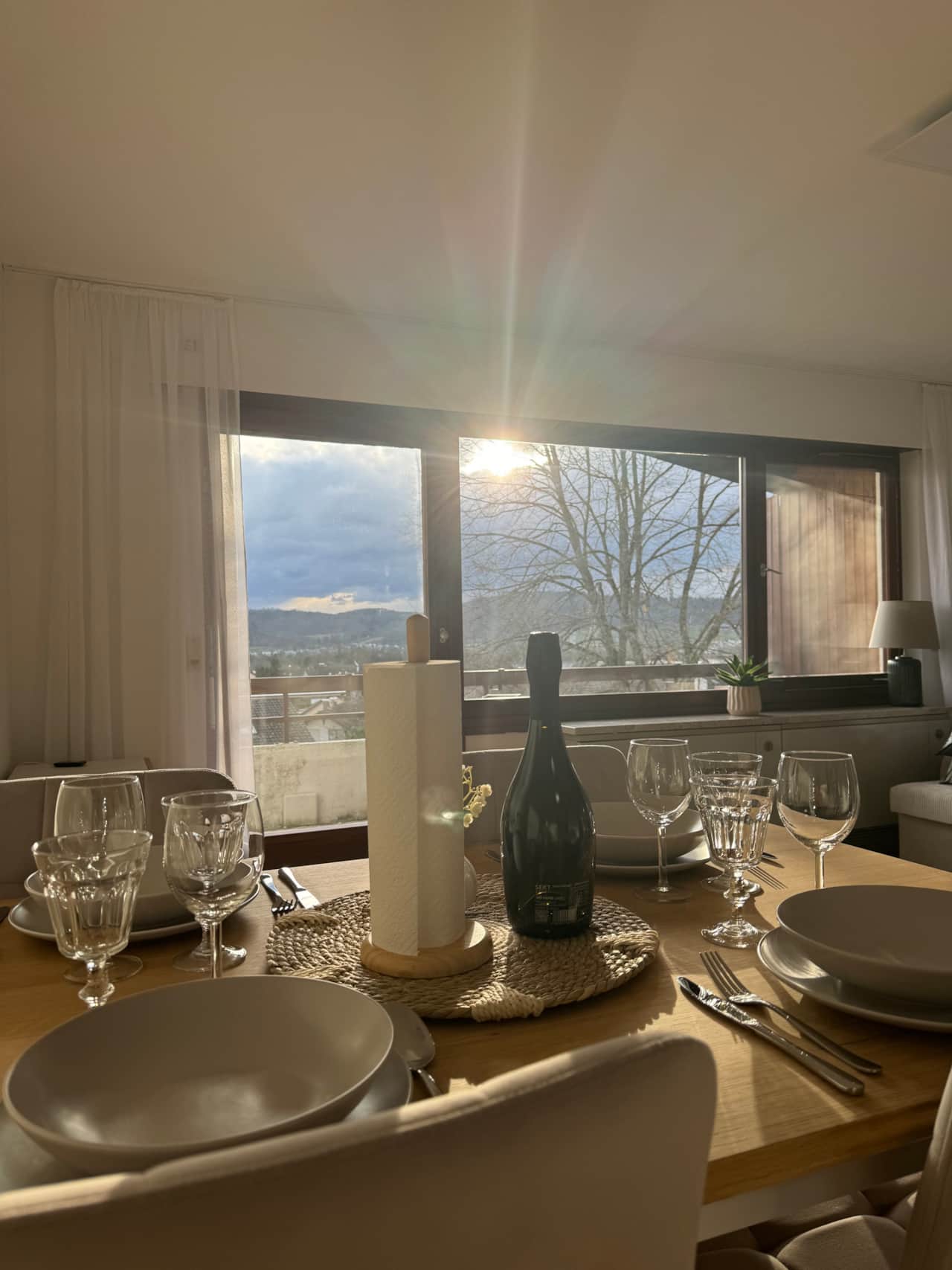 Wohnzimmer mit Balkon
