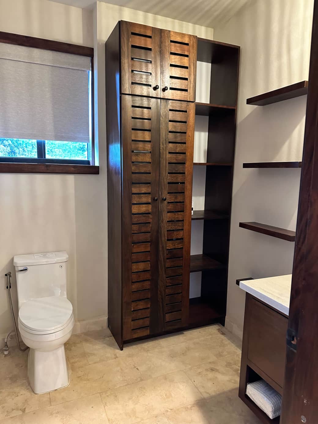 1/2 Bath Downstairs 1/2 Bath Downstairs