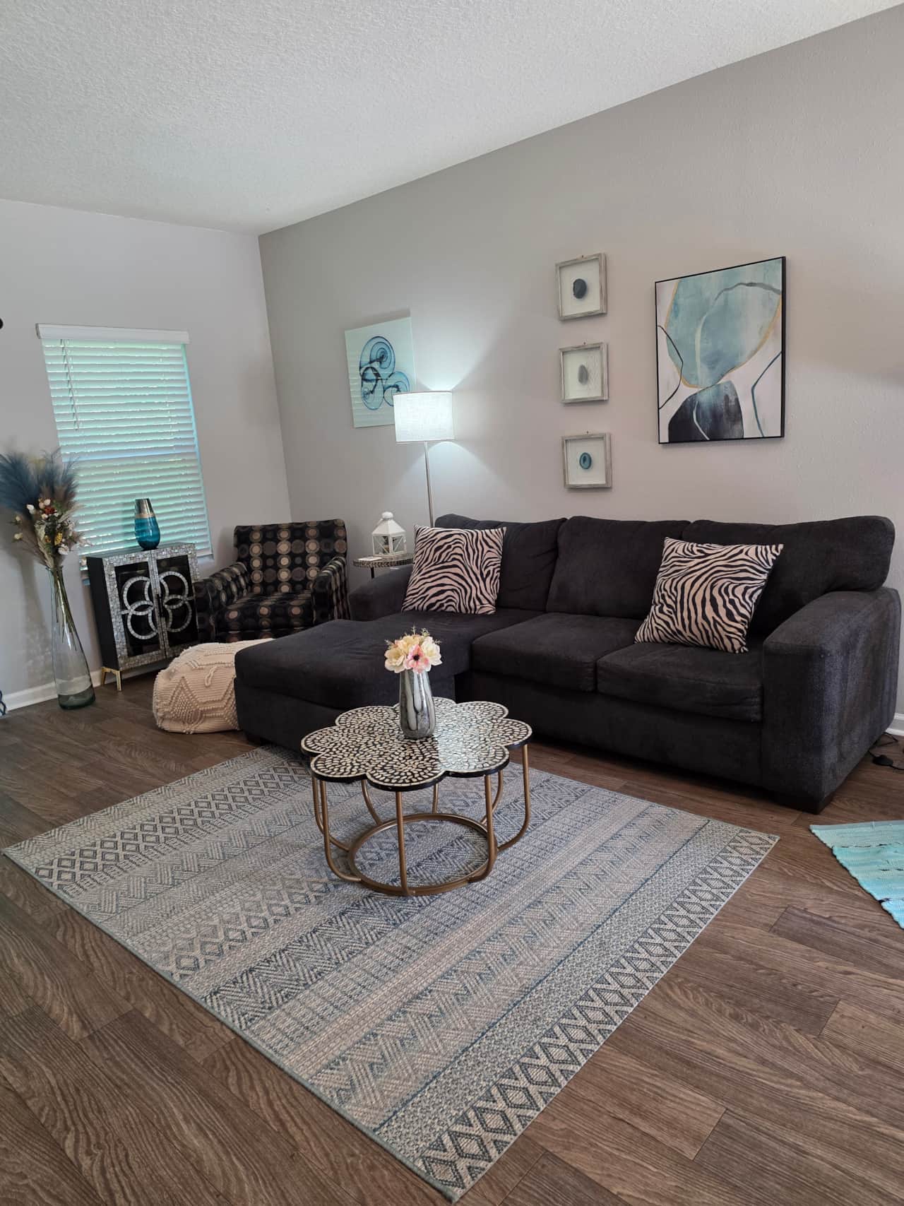 Open, inviting living space with comfortable seating, smart TV, fast Wi-Fi-perfect for relaxation.