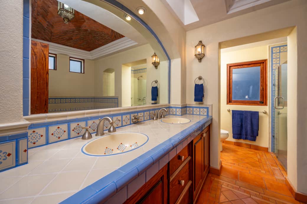 el Cielo Bathroom
