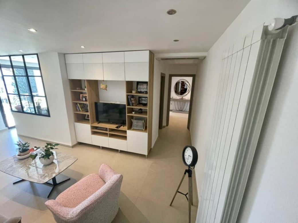 74b49e1b-c7b2-44be-adad-b23278c93f83