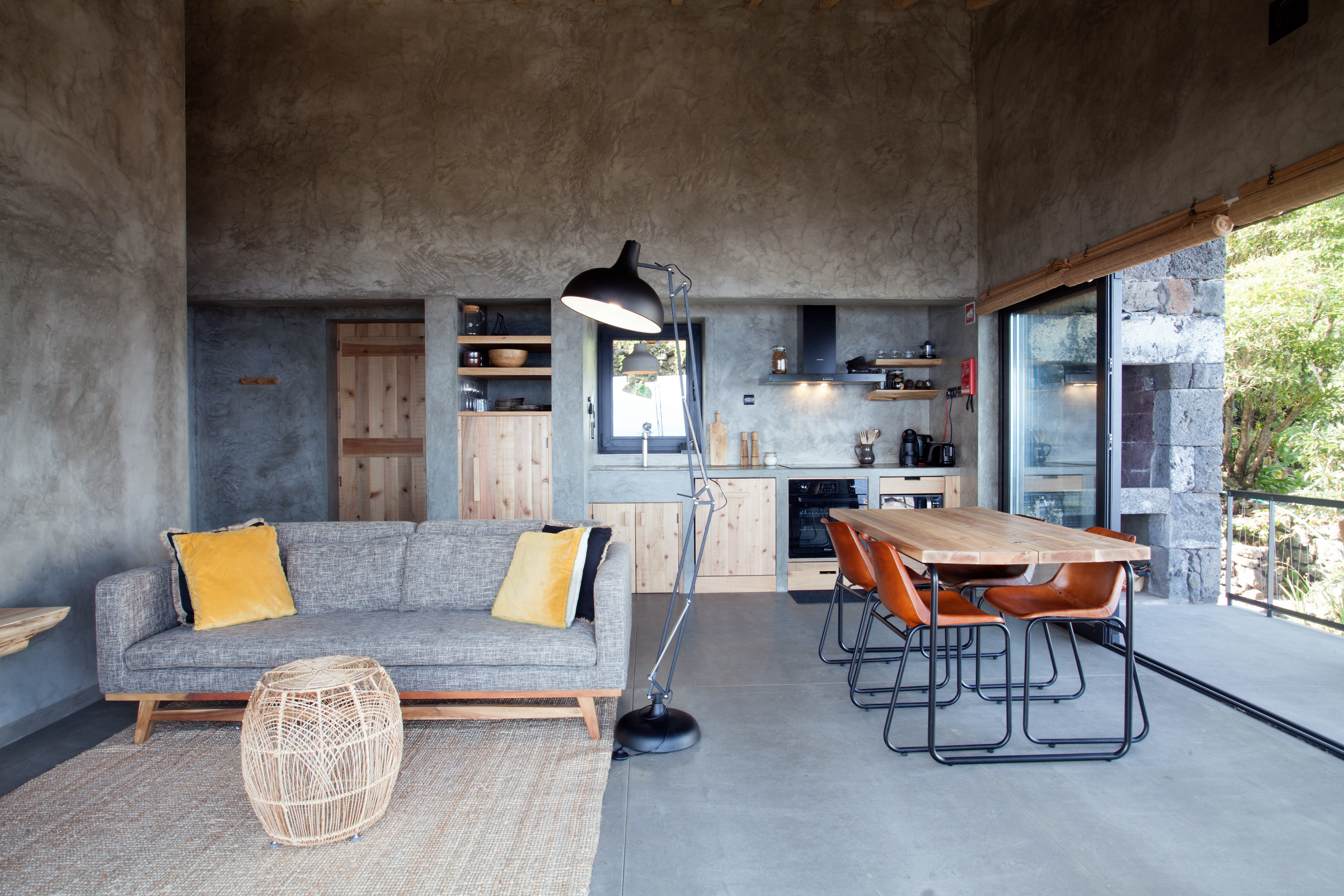 Sala e Cozinha / Living Room and Kitchen