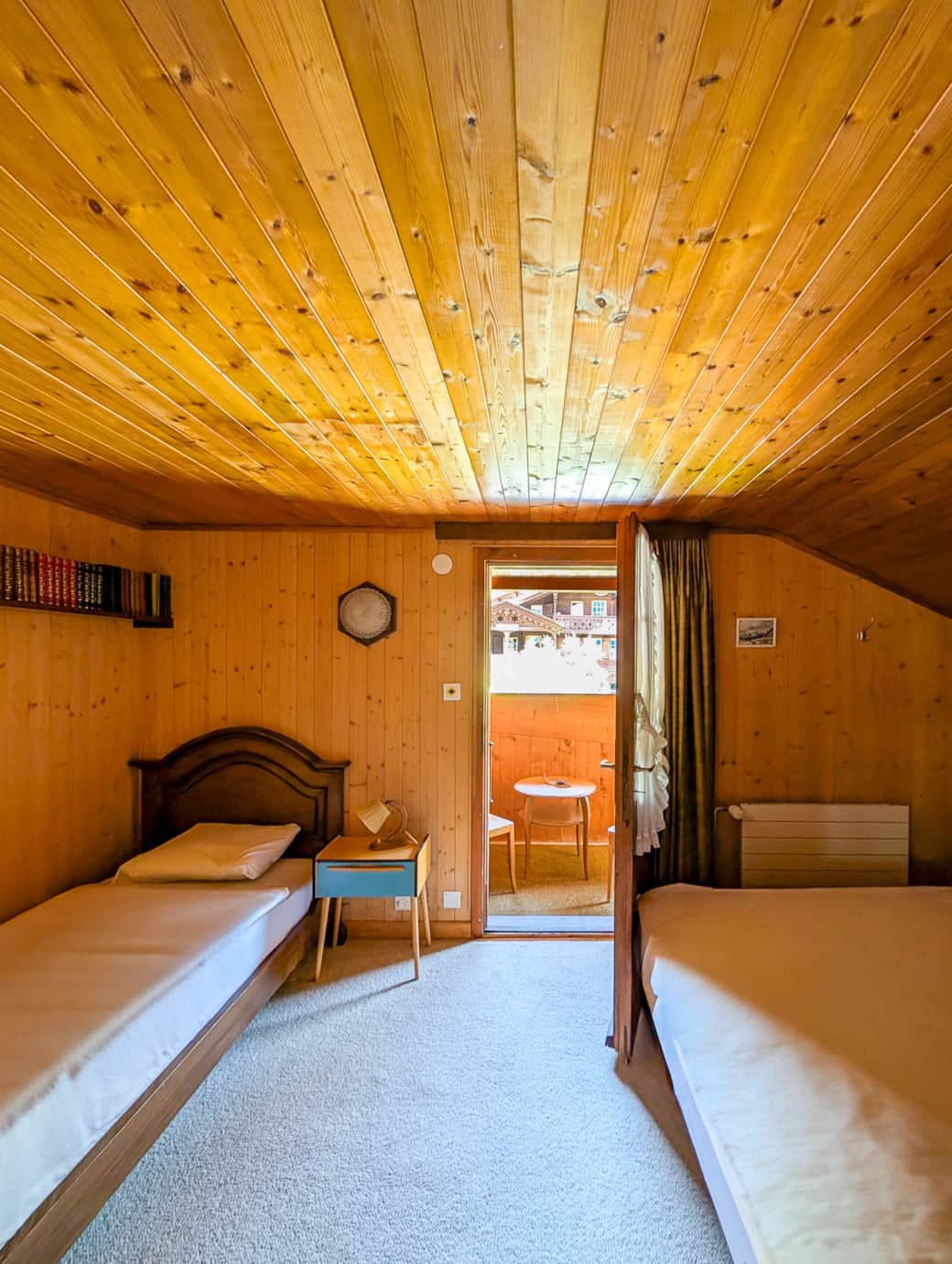 Bedroom with single bed