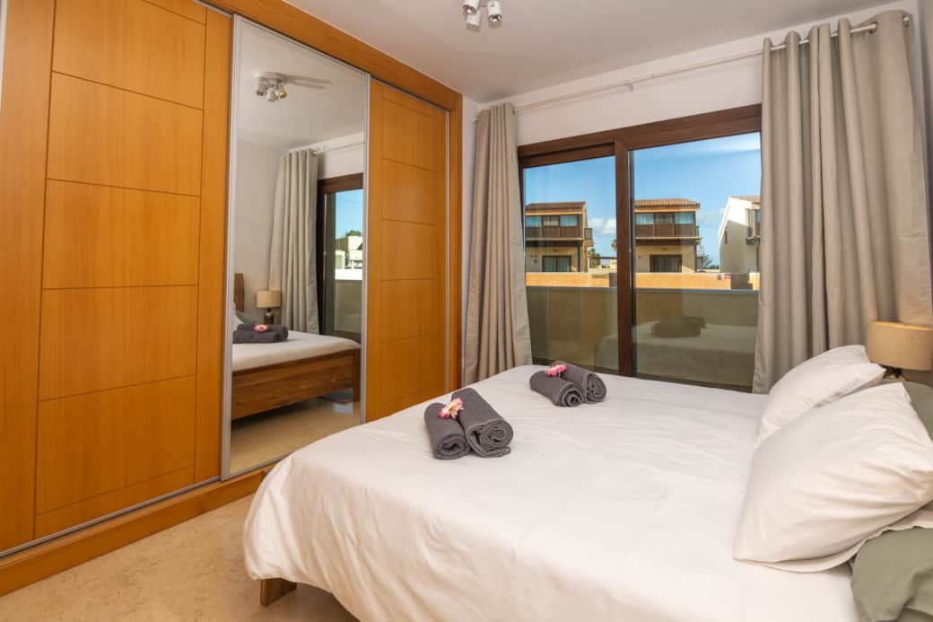 2nd bedroom with en-suite bathroom in El Refugio Atlántico