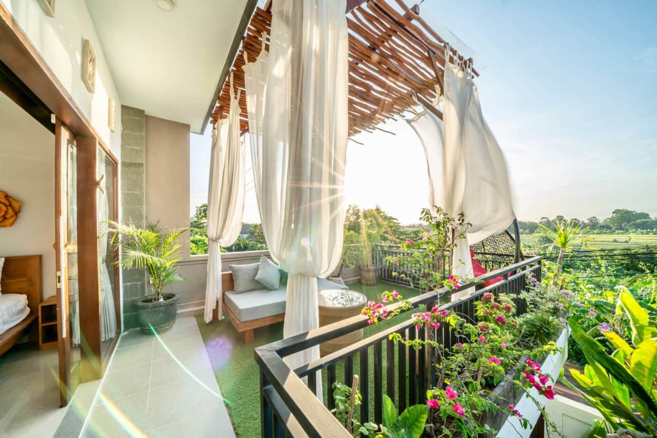 Roof-Top Sun Lounge and Chill Area