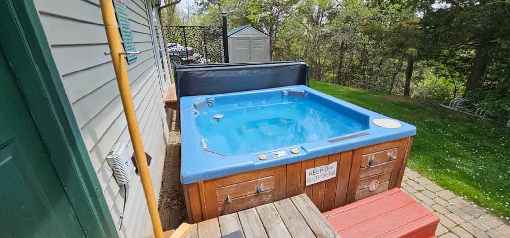 6 Person Hot Tub for Relaxing