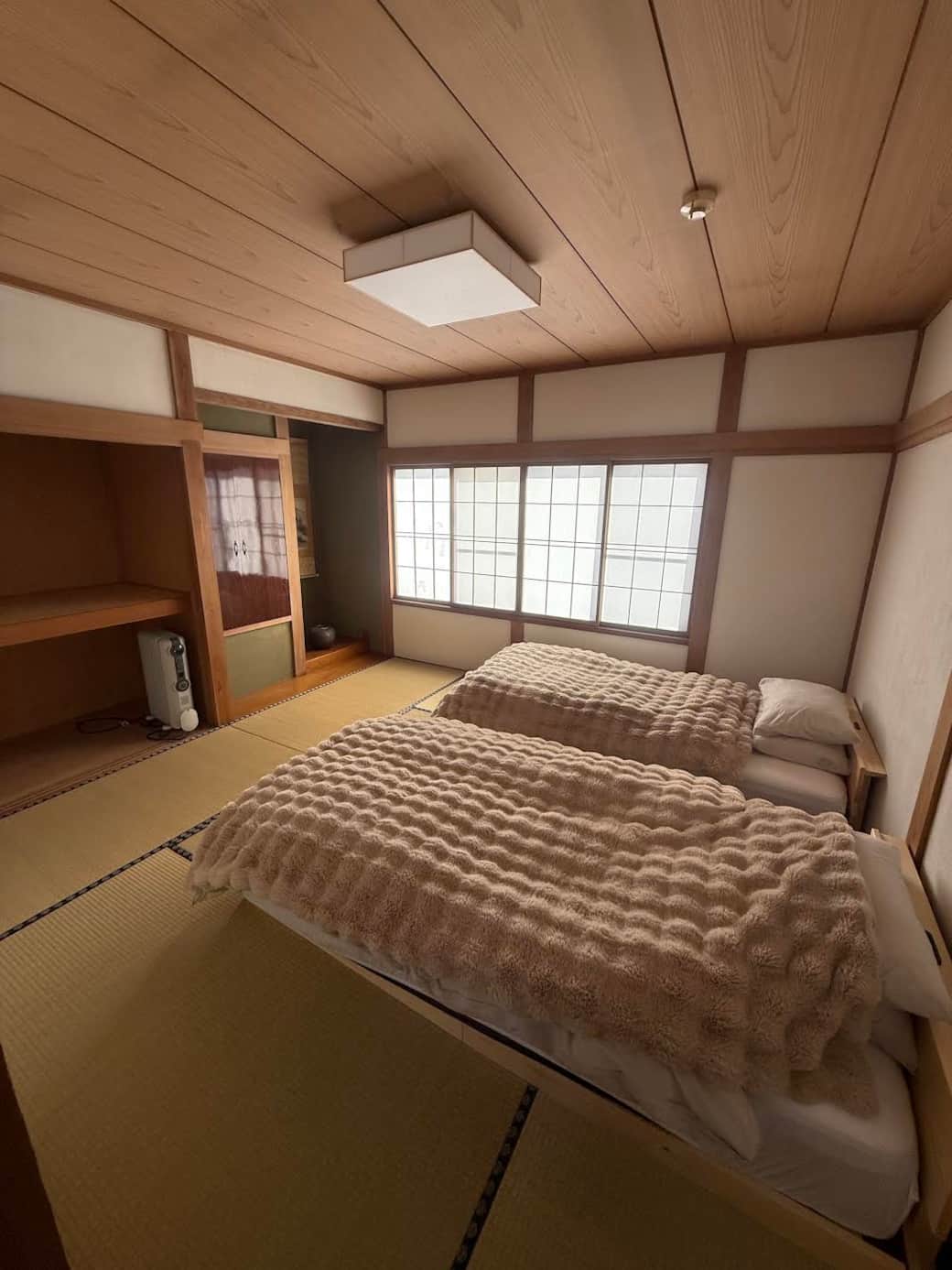 Bedroom 4 (Two single beds)