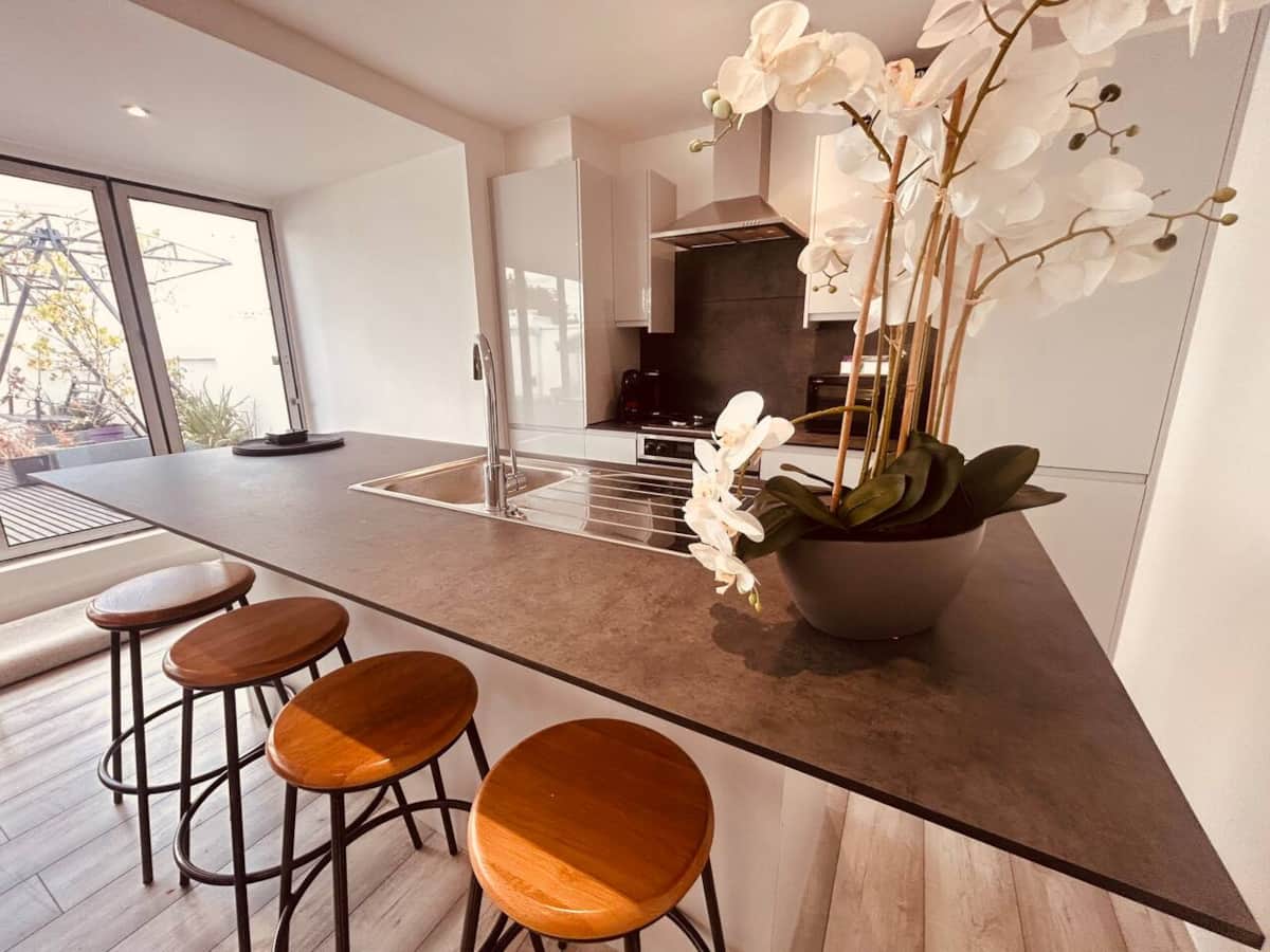 Curated visual reference: 2 Bed Penthouse Terrace World Famous Abbey Rd Photo Inspiration