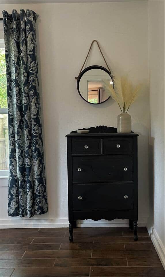 Places to store your items. Luggage rack is included. Places to store your items. Luggage rack is included.