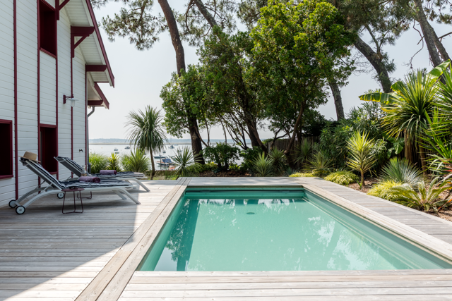 Piscine avec vue bassin