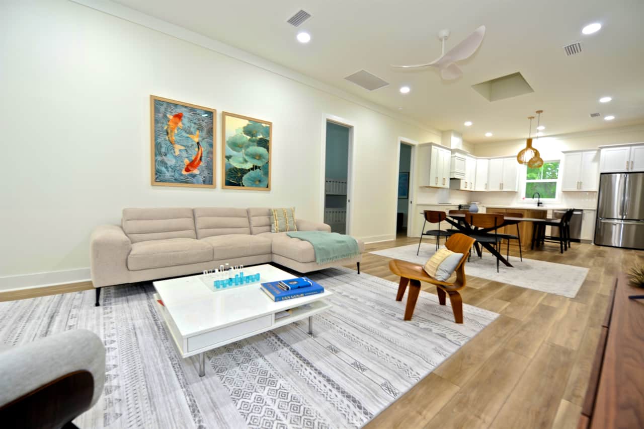 313 N 9th St - Living Area 1