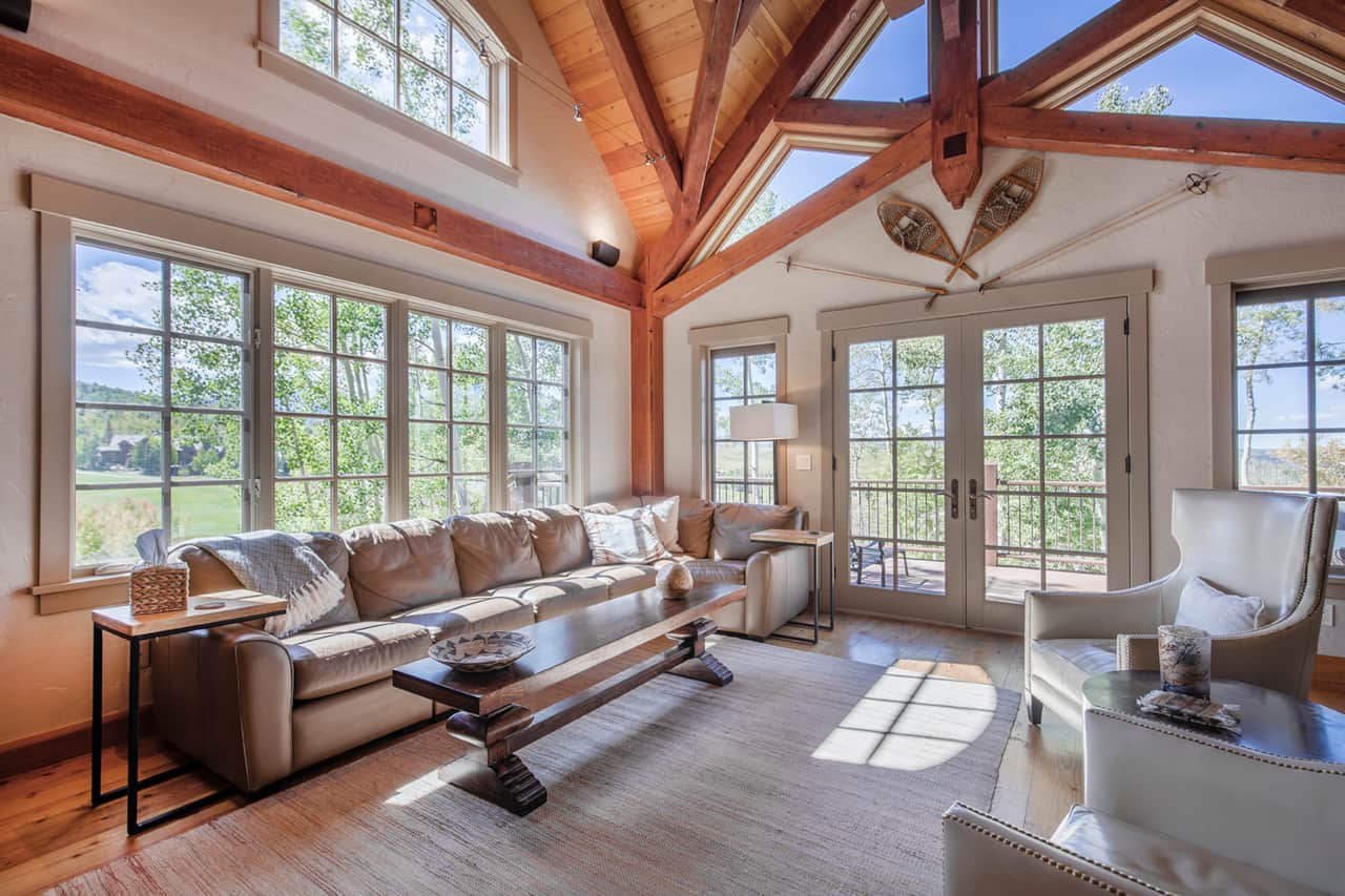 Light and bright with great mountain views!