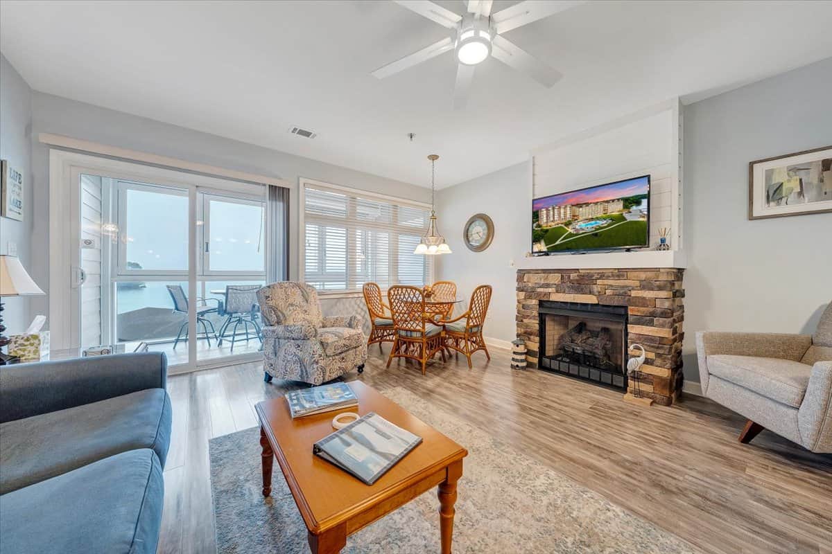 Living / Dining Area