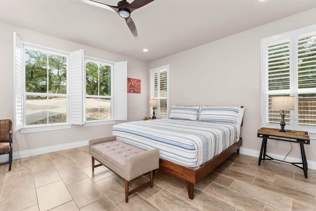 King Size Bedroom w/ Bench King Size Bedroom w/ Bench