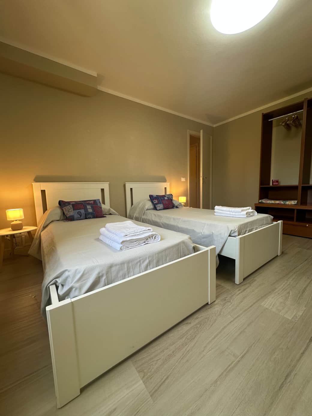 SINGLE BEDROOM SINGLE BEDROOM