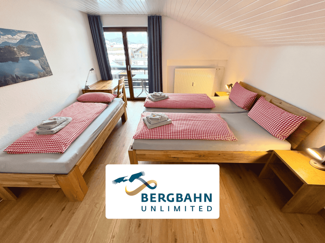 Bedroom with 3 beds