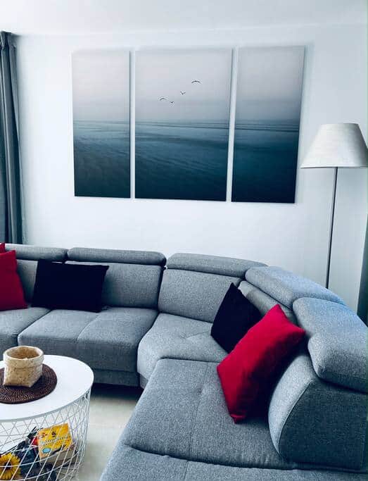 un sofá grande para 6 personas