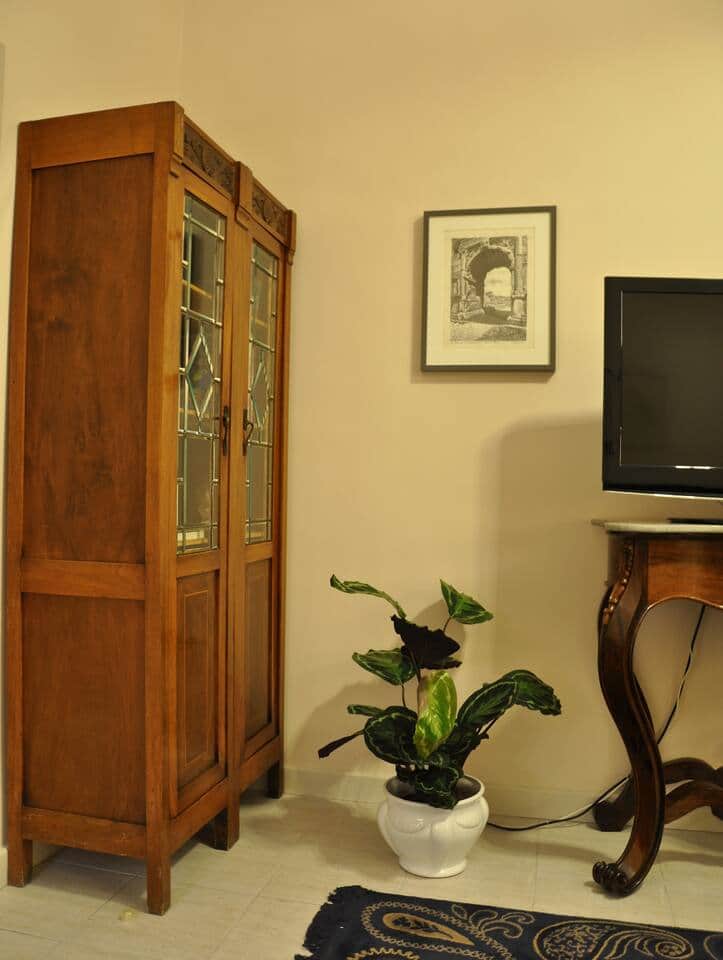 La Biblioteca con oltre quaranta volumi con bellissime illustrazioni. La Biblioteca con oltre quaranta volumi con bellissime illustrazioni.