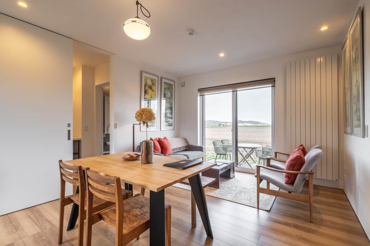 茜Akane 2-bedroom suite with private terrace and uninterrupted mountain views