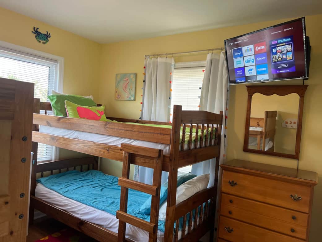 4 twin beds, kid toys and reading library.