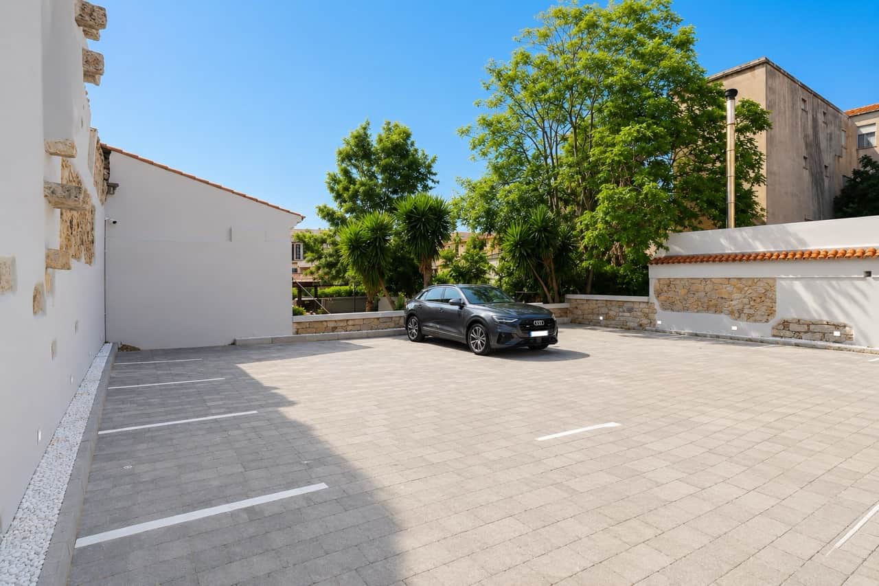 Posti auto privati nel parcheggio RENTAL12 in Via Sassari 20, Olbia, Sardegna, in estate