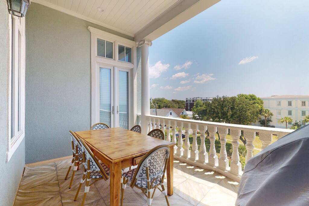 The Golden Fish – Luxury Oceanfront Condo on St. Simons
