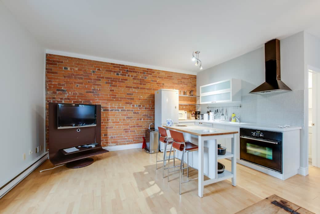 Sunlit and airy lounge space in a Toronto short-term lodging, both roomy and welcoming