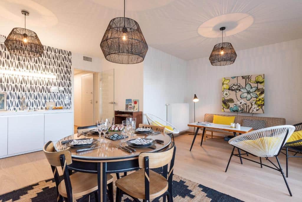 Living area / Dining area