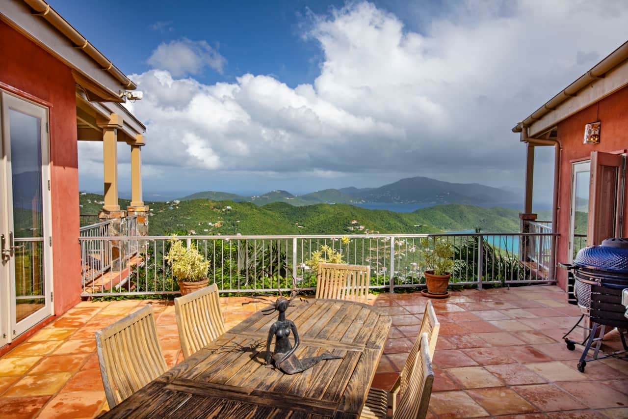Outdoor dining and grill deck