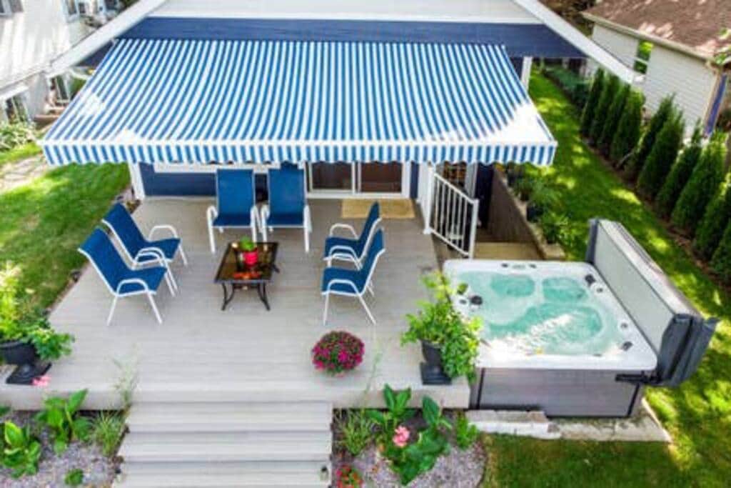 Back Patio with Hottub