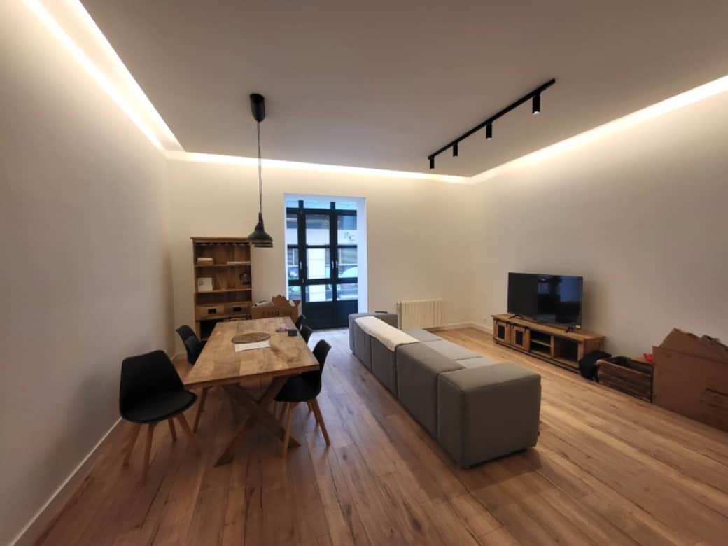 Salon cocina comedor con ventanal exterior