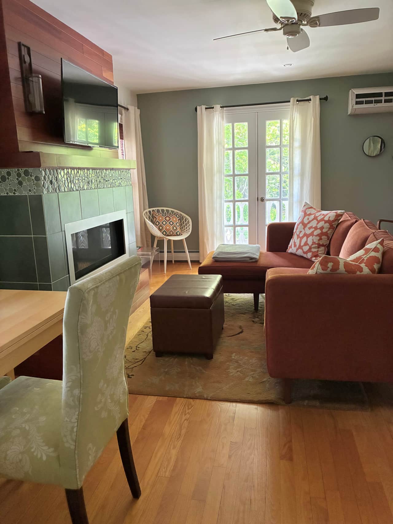 Comfortable living room in this one bedroom apartment in Tannersville