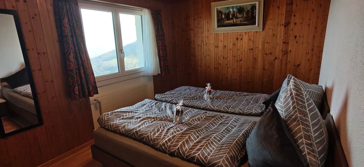 Twin bedroom with two single beds at Nebelmeer Chalet