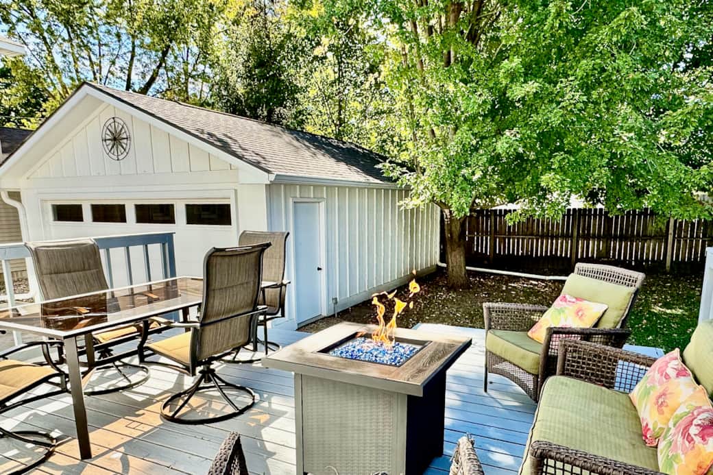 Back deck with dining and firetable
