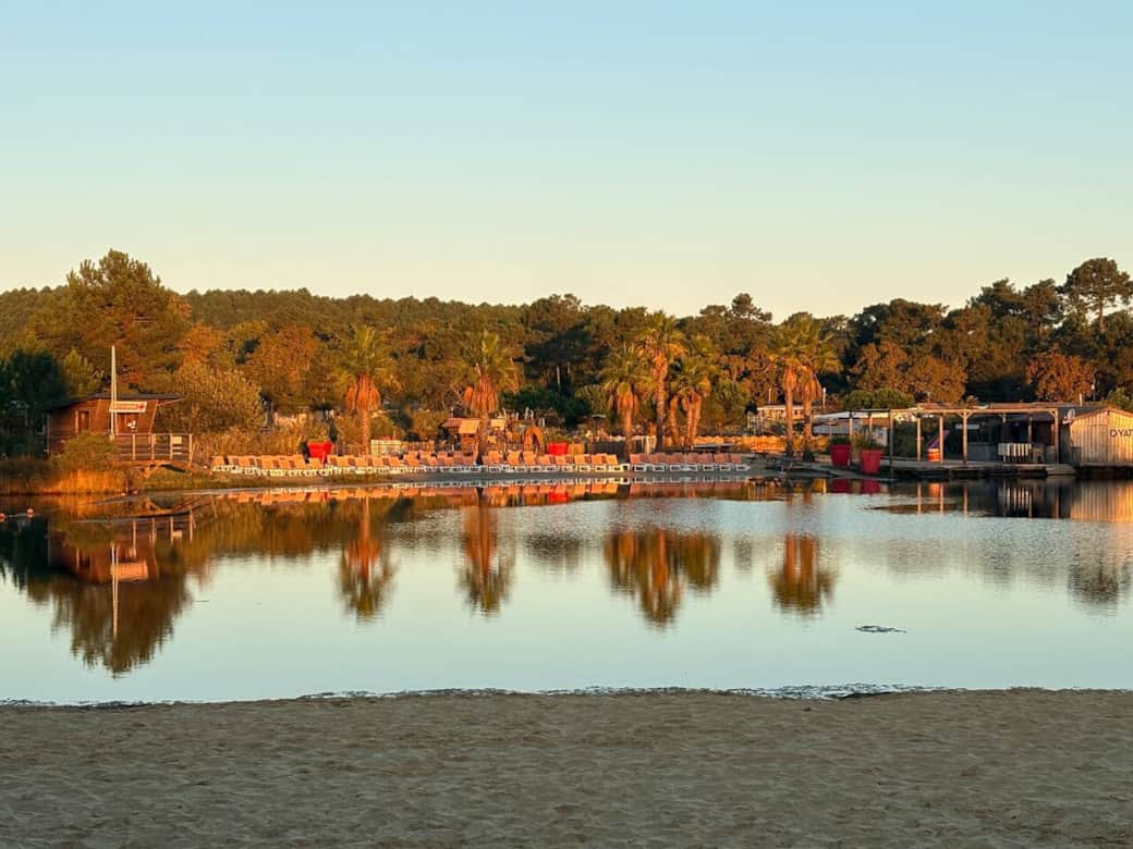 Vue sur le plan d'eau