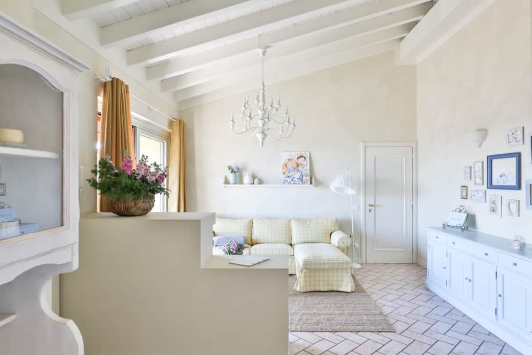 Ampio soggiorno al primo piano