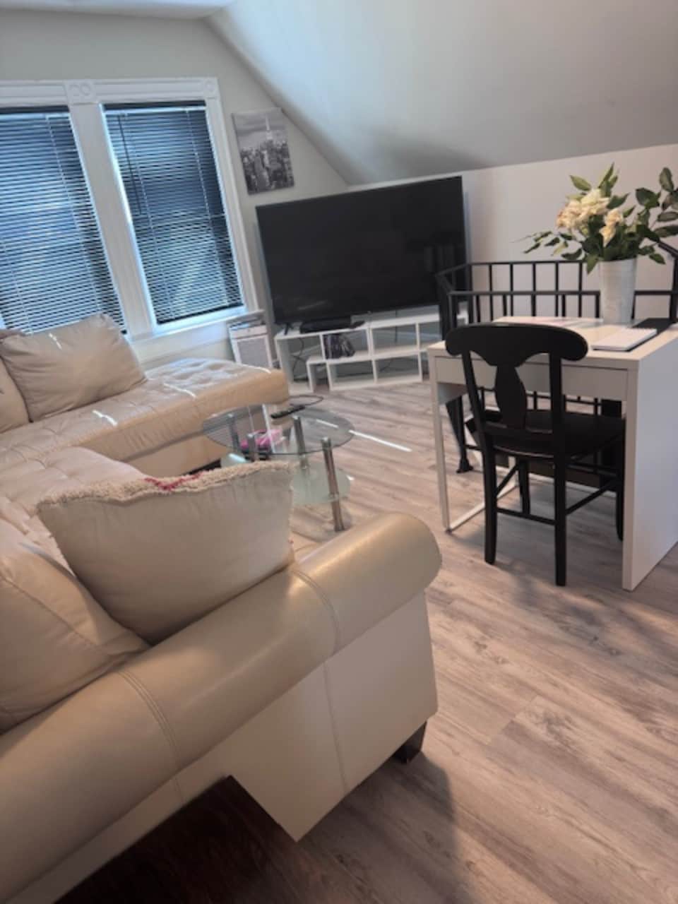 3rd Floor Guest Room 5 Lounge Area
